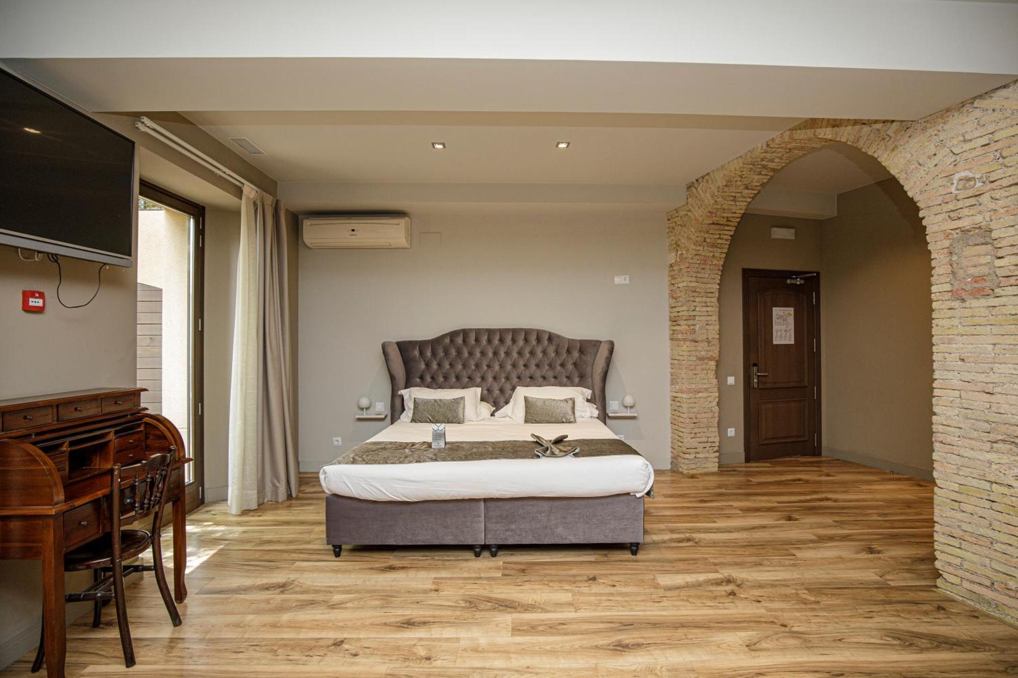 Les Clarisses Boutique Hotel Vic Exterior photo