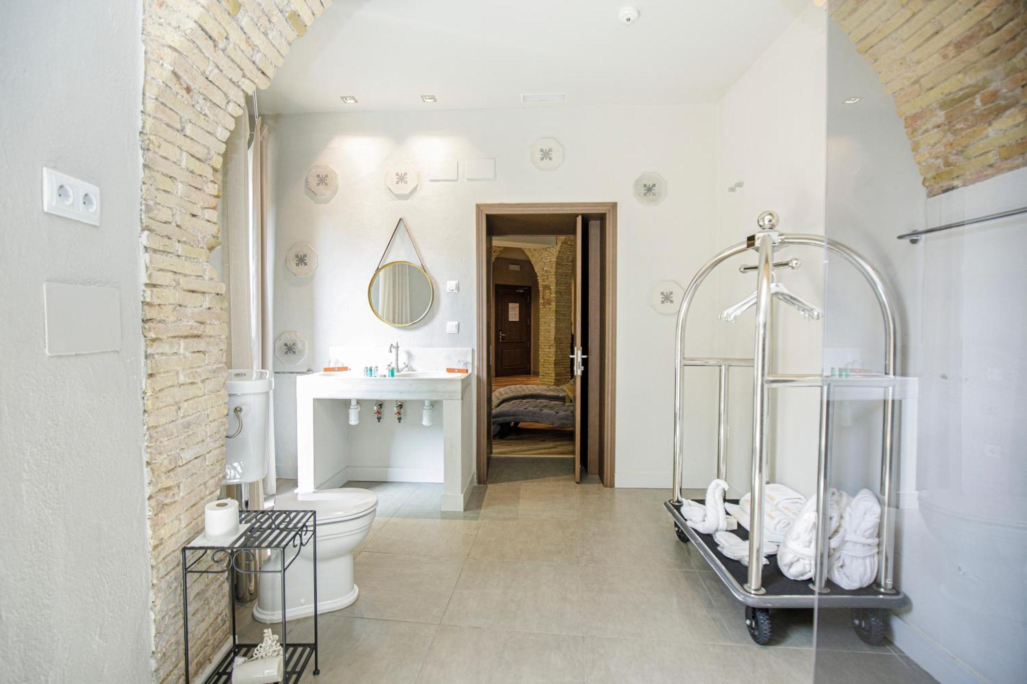 Les Clarisses Boutique Hotel Vic Exterior photo